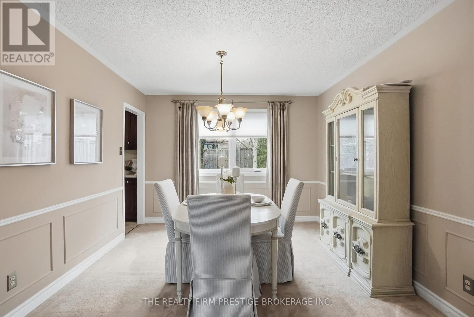 1050 MAHOGANY CRESCENT Image 11