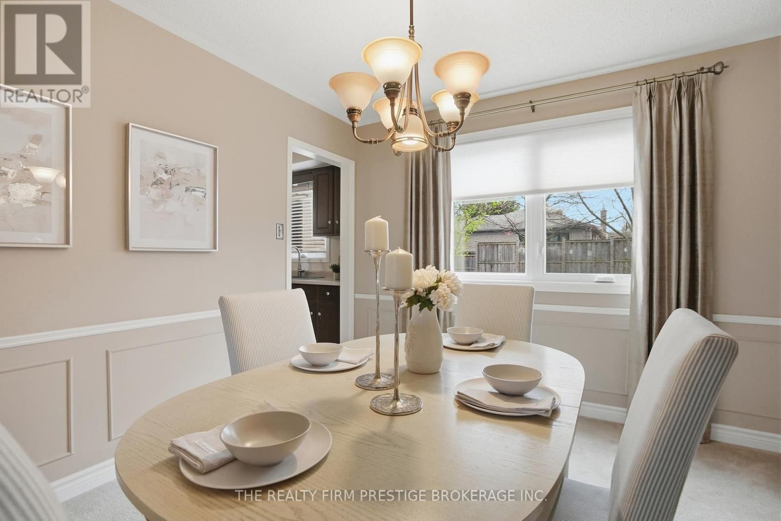 1050 MAHOGANY CRESCENT Image 12