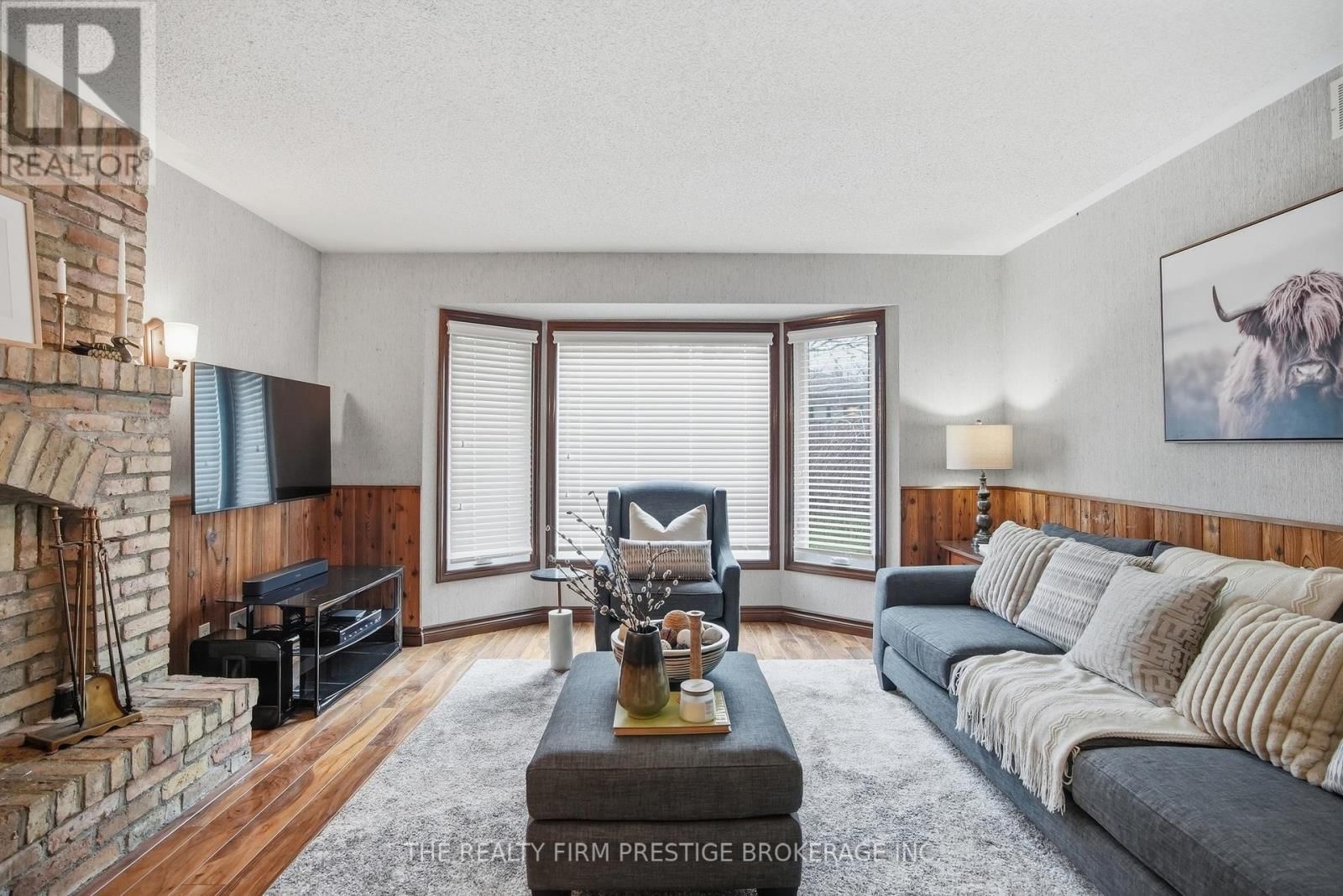 1050 MAHOGANY CRESCENT Image 21