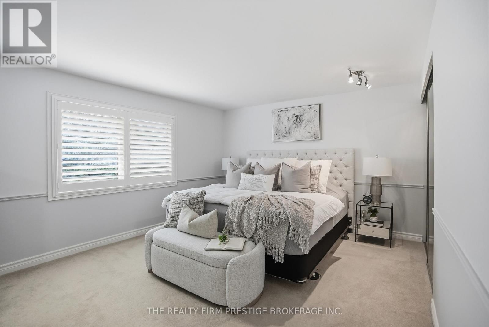 1050 MAHOGANY CRESCENT Image 26