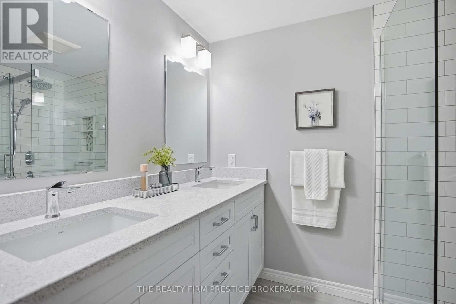 1050 MAHOGANY CRESCENT Image 28