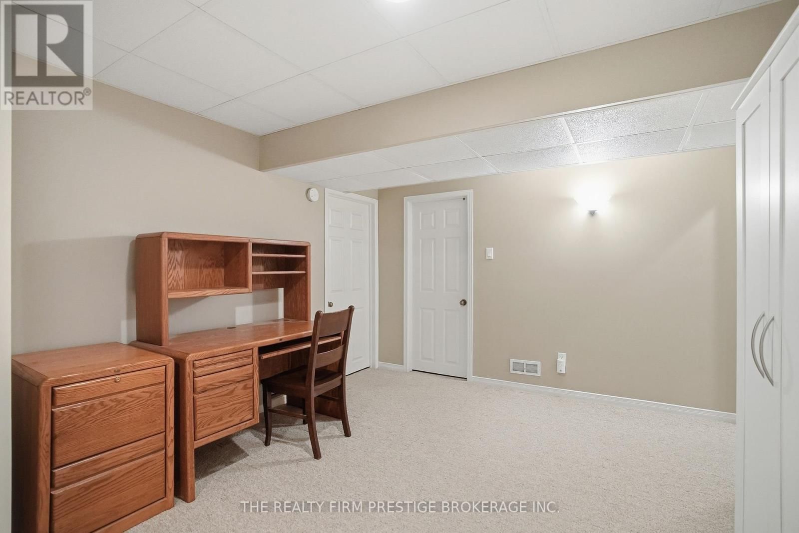 1050 MAHOGANY CRESCENT Image 37