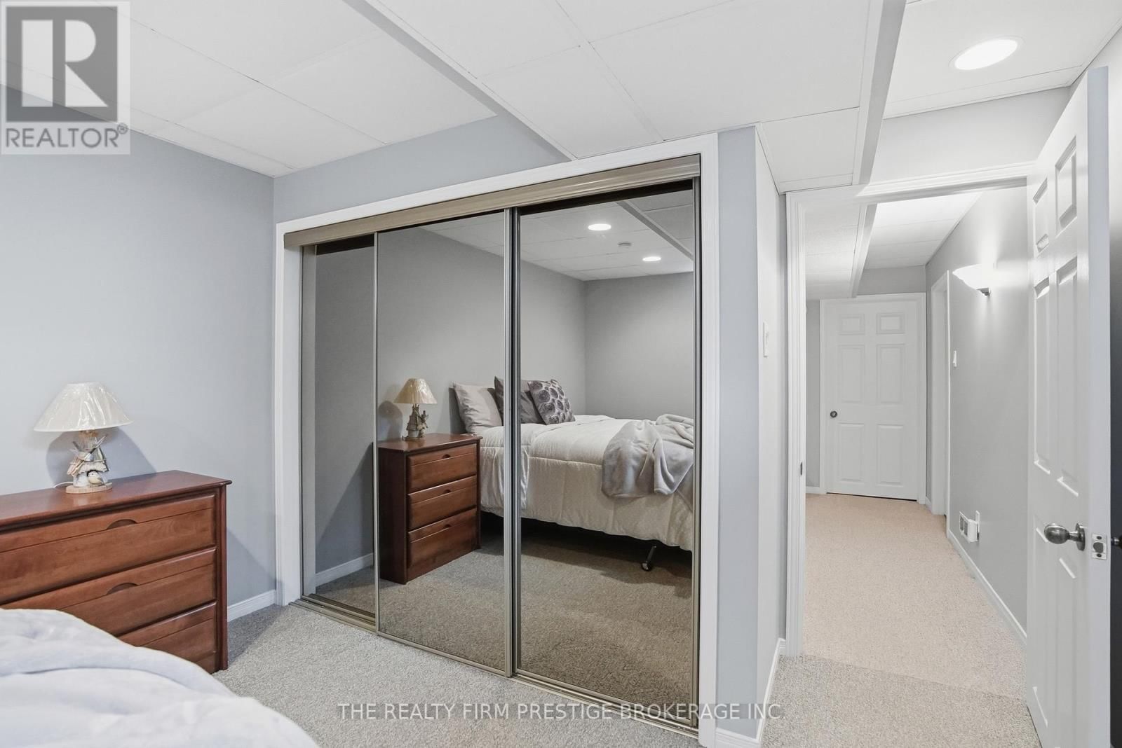 1050 MAHOGANY CRESCENT Image 39