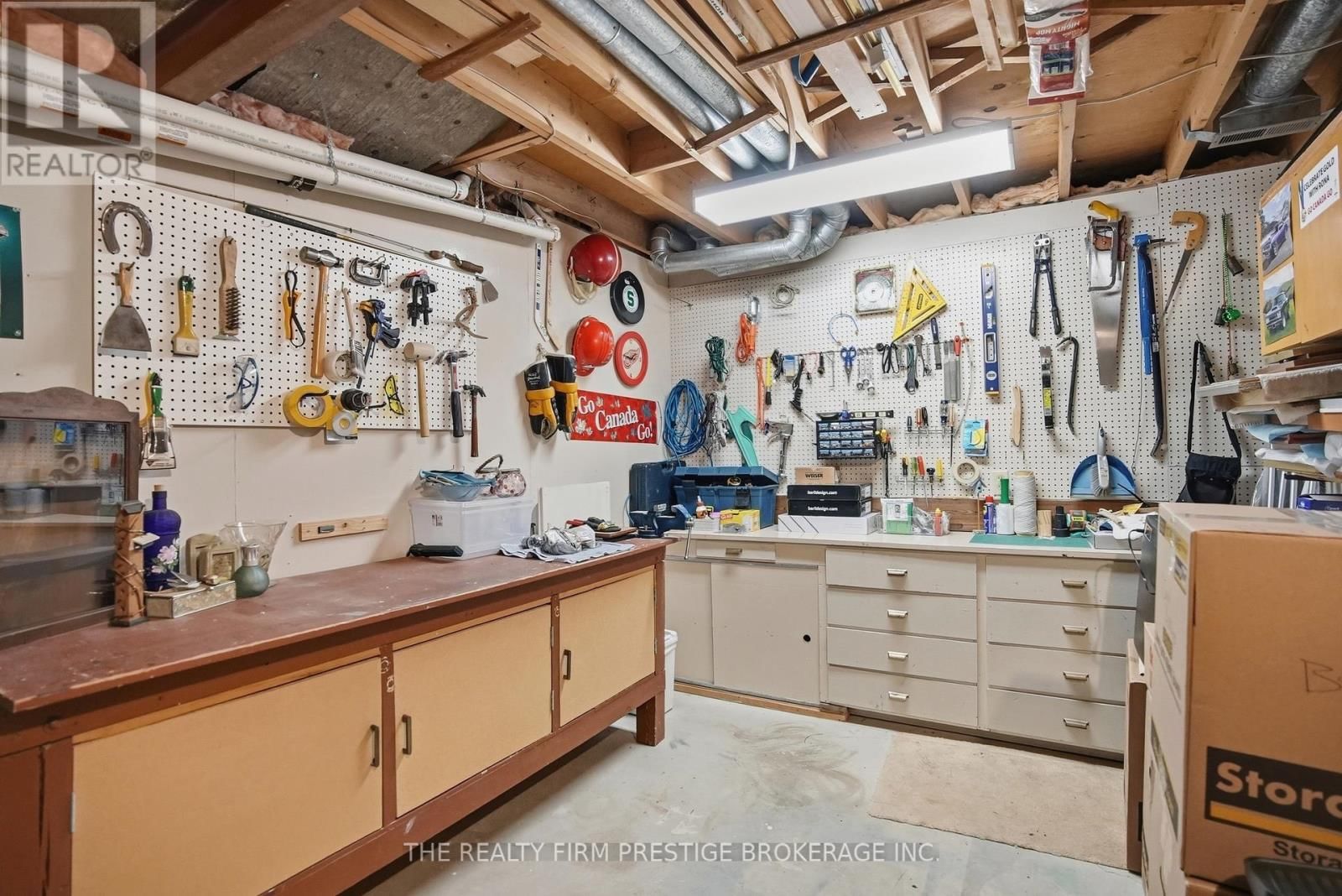 1050 MAHOGANY CRESCENT Image 40