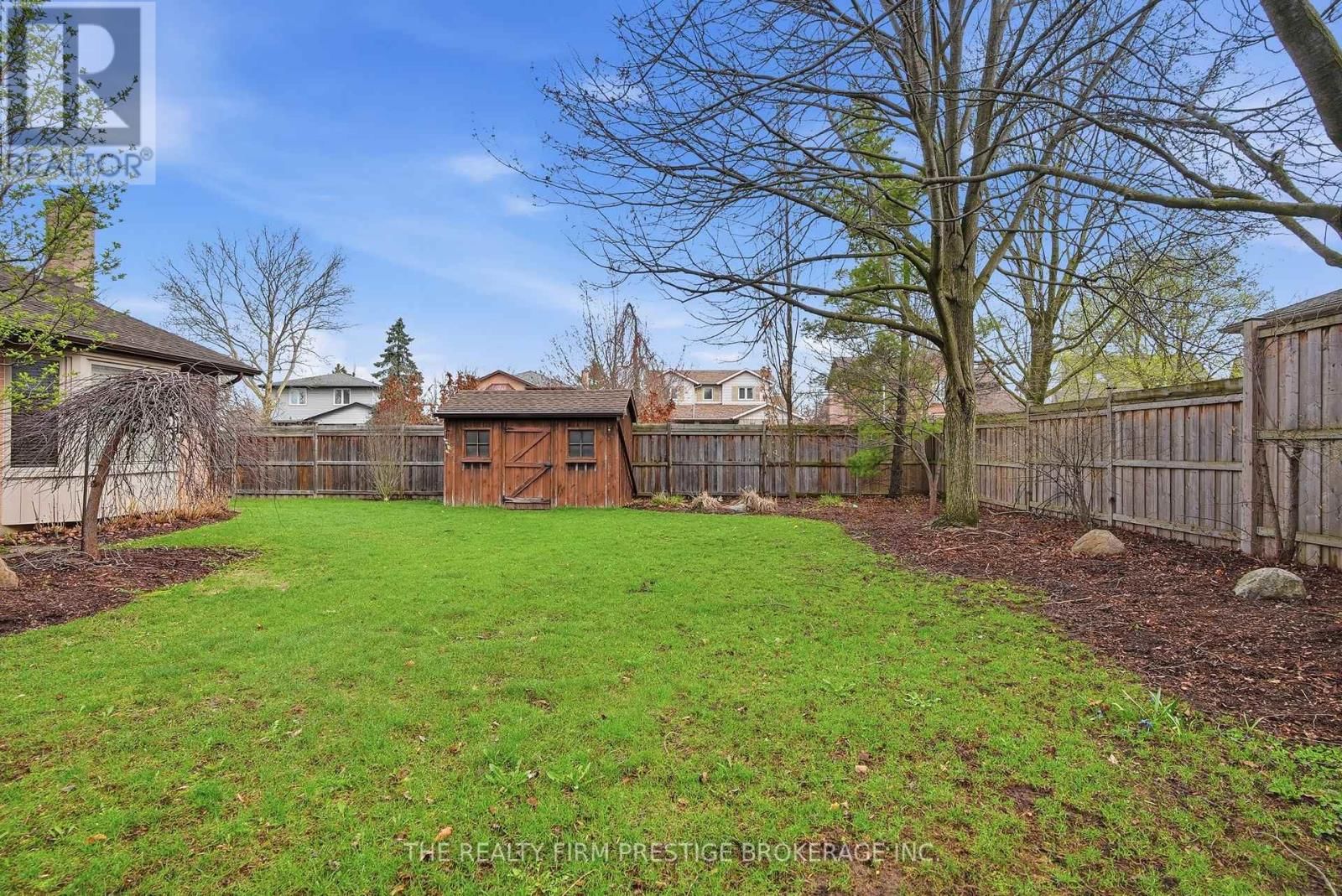 1050 MAHOGANY CRESCENT Image 42