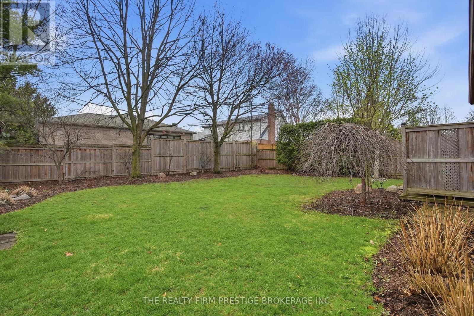 1050 MAHOGANY CRESCENT Image 46