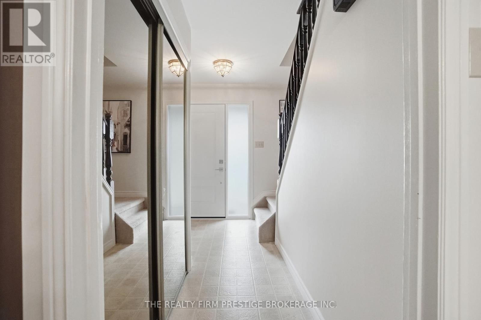 1050 MAHOGANY CRESCENT Image 5