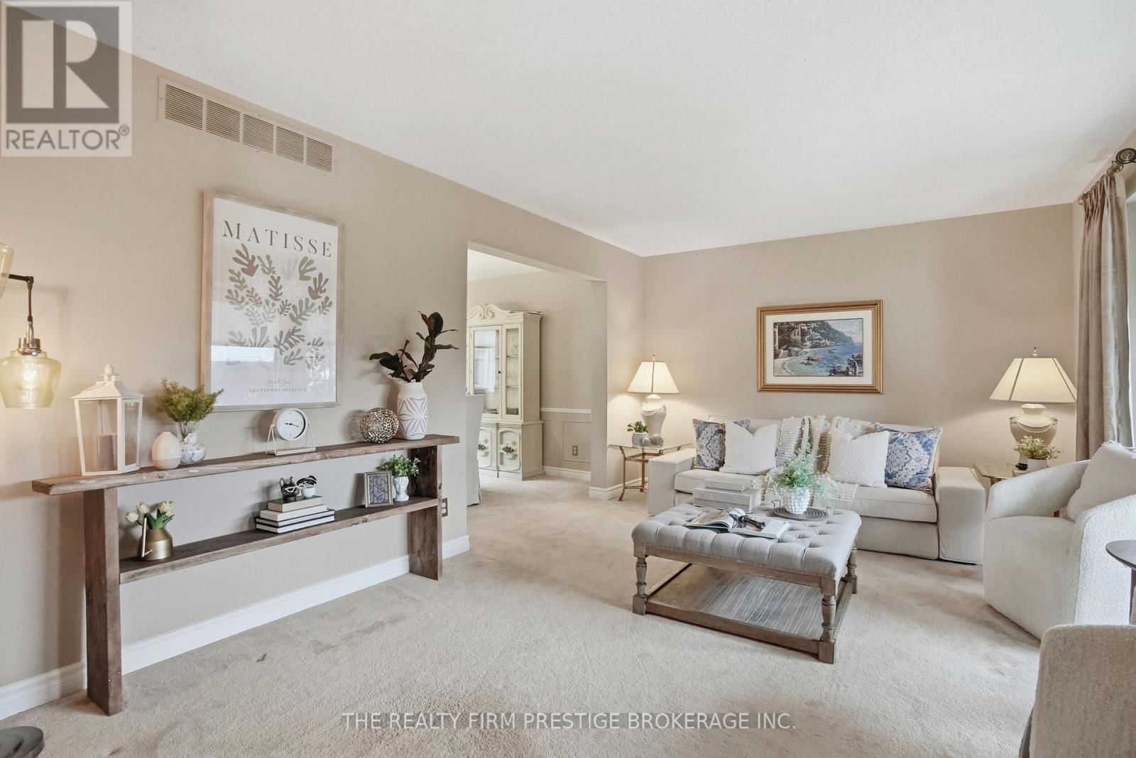 1050 MAHOGANY CRESCENT Image 8