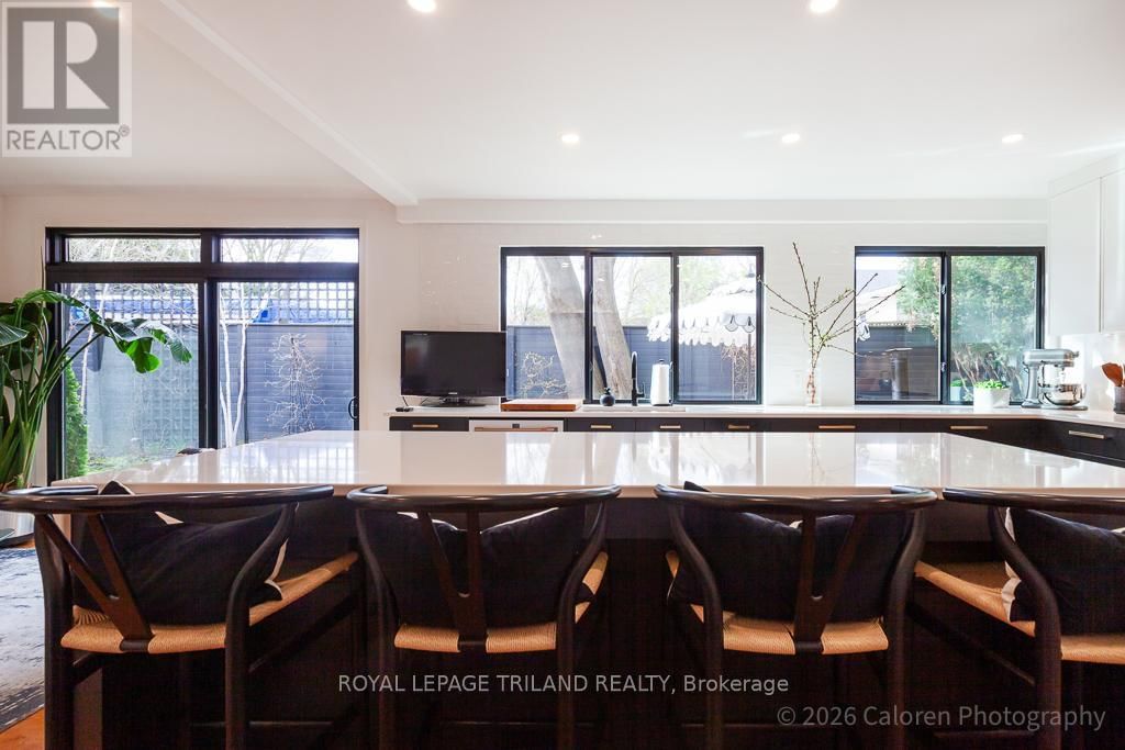 423 MOORE STREET Image 11