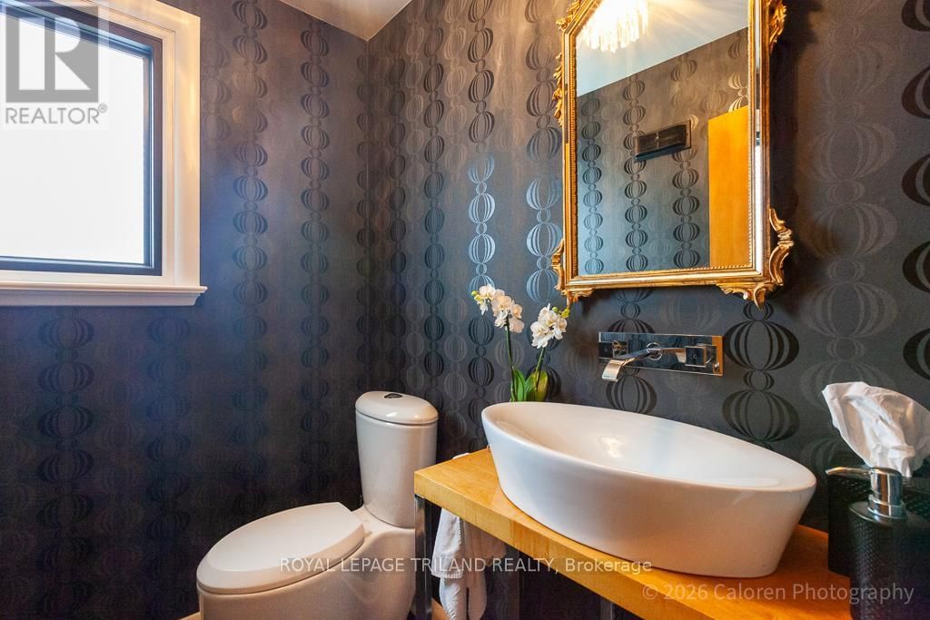 423 MOORE STREET Image 16