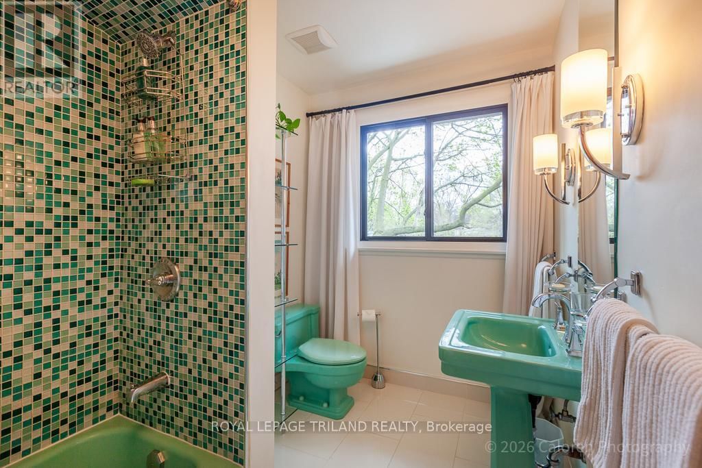 423 MOORE STREET Image 28