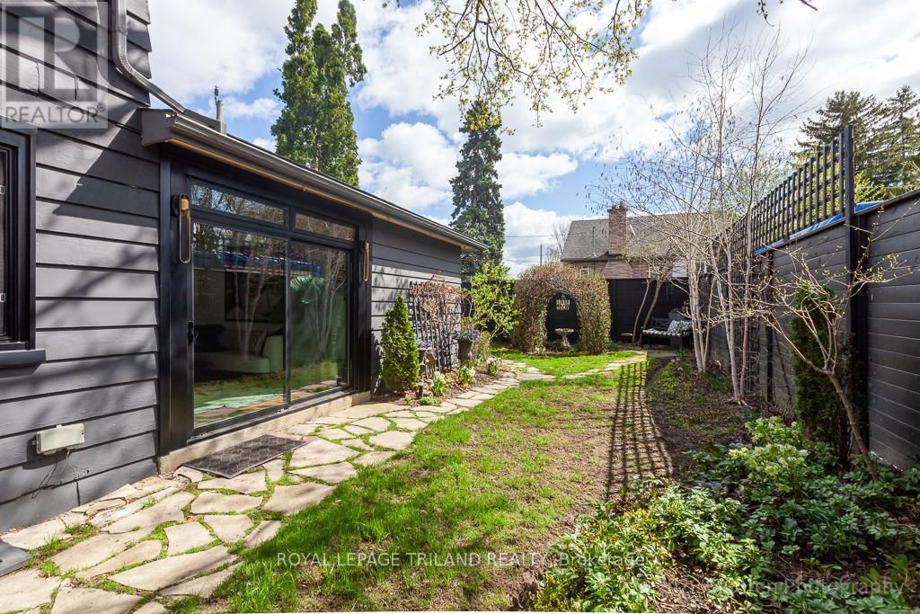 423 MOORE STREET Image 47