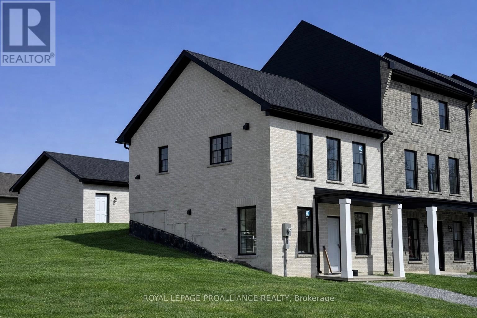 914 KERR STREET WEST Image 1