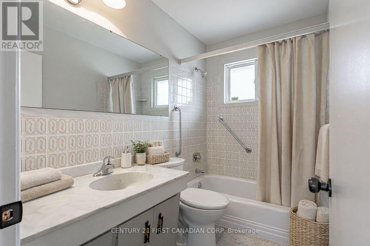 256 SOUTHCREST DRIVE Image 10