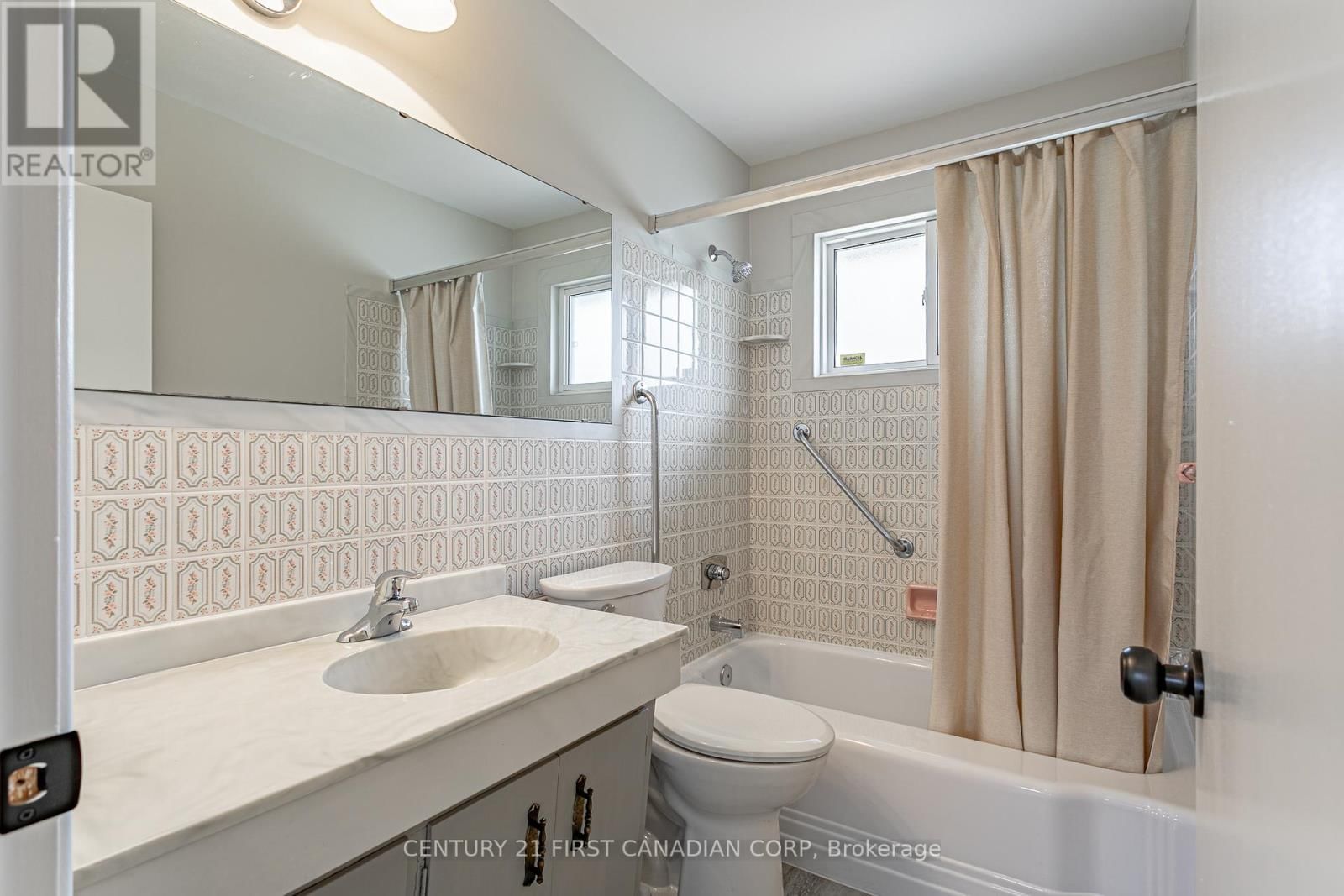 256 SOUTHCREST DRIVE Image 11