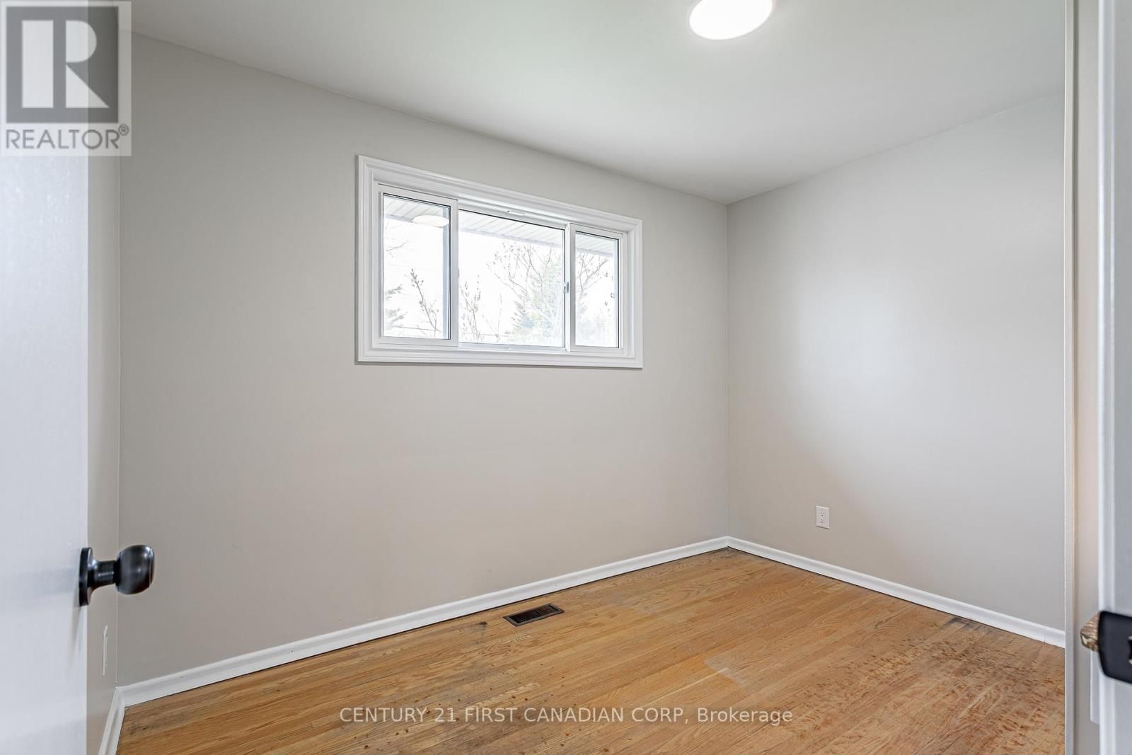 256 SOUTHCREST DRIVE Image 12