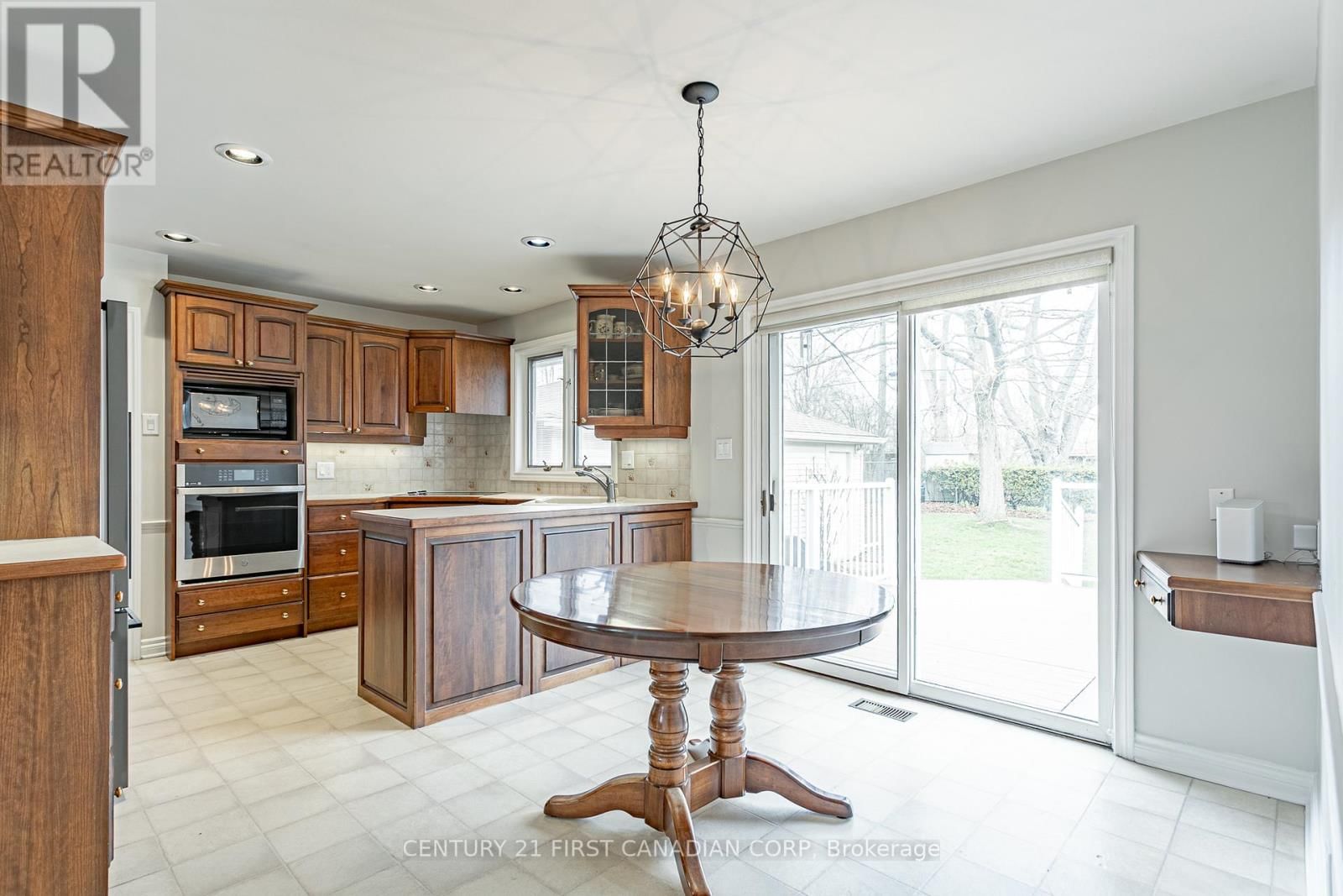 256 SOUTHCREST DRIVE Image 22