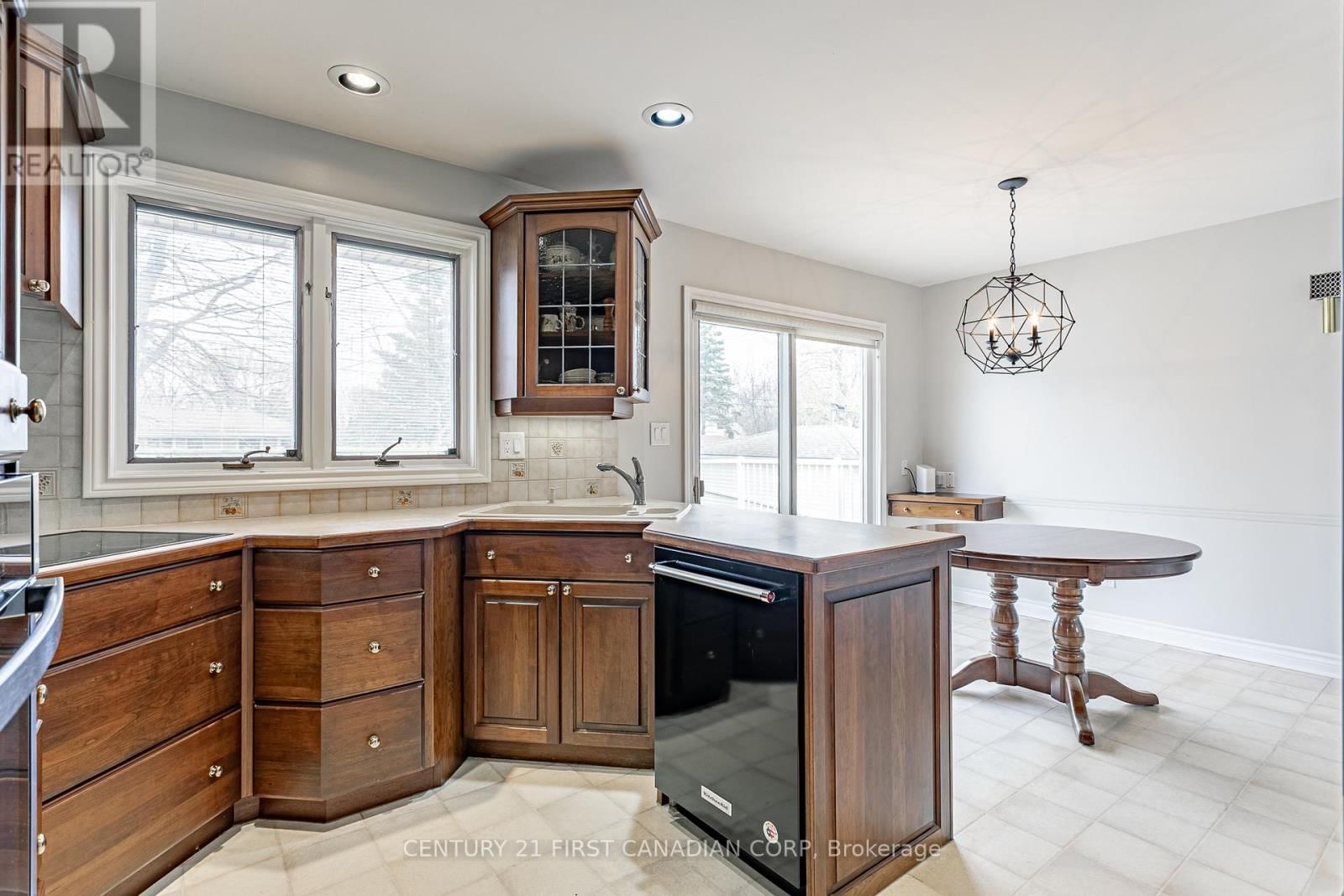 256 SOUTHCREST DRIVE Image 26