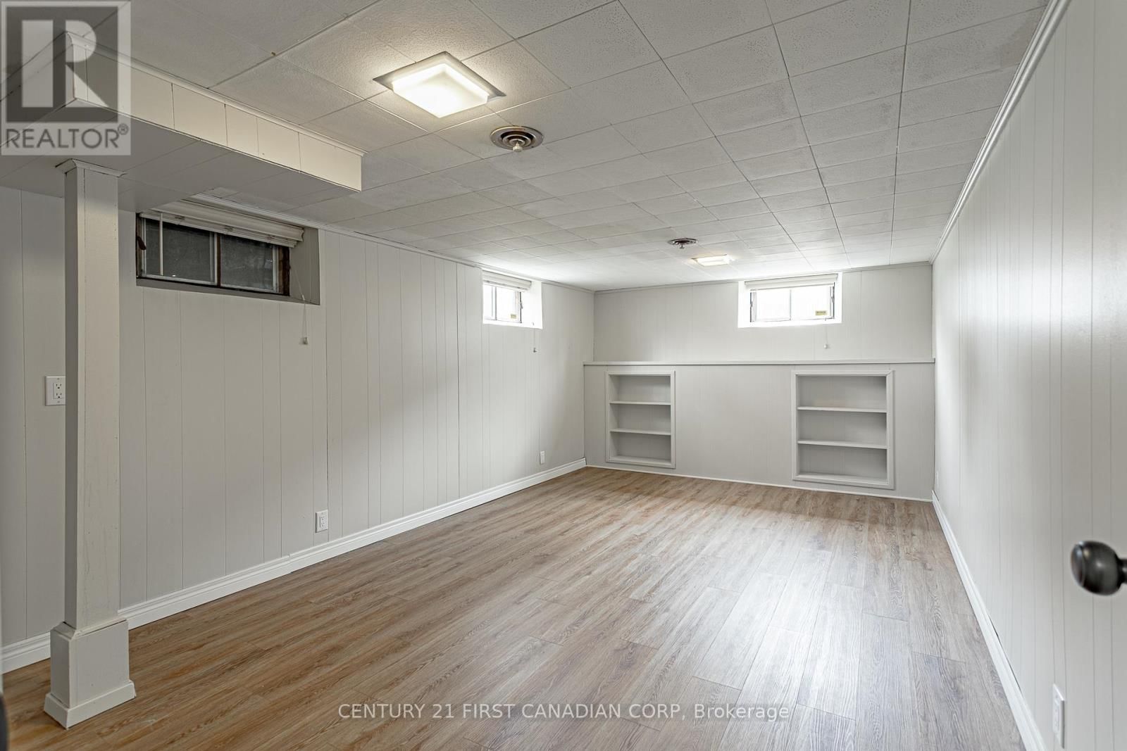 256 SOUTHCREST DRIVE Image 32