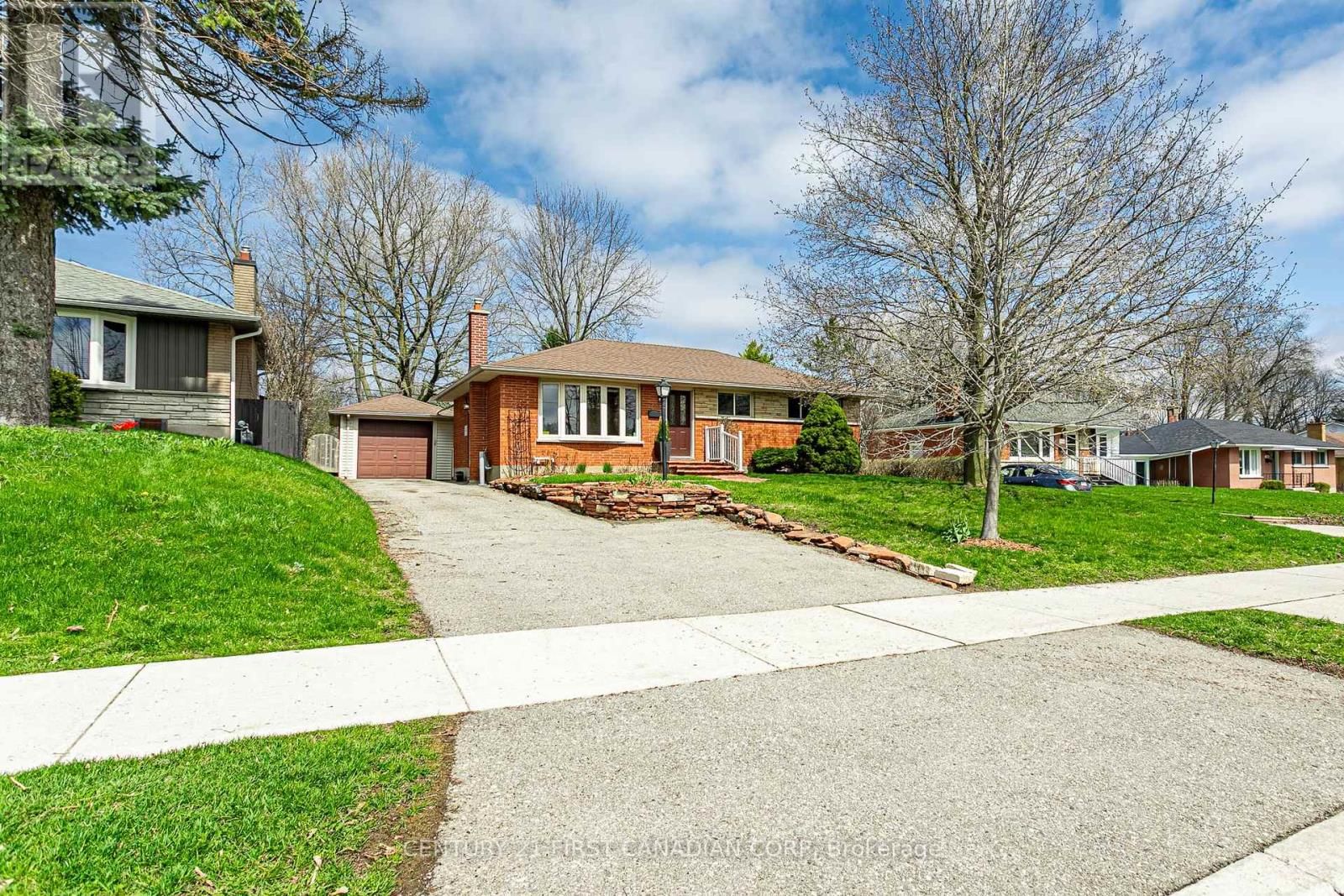 256 SOUTHCREST DRIVE Image 4