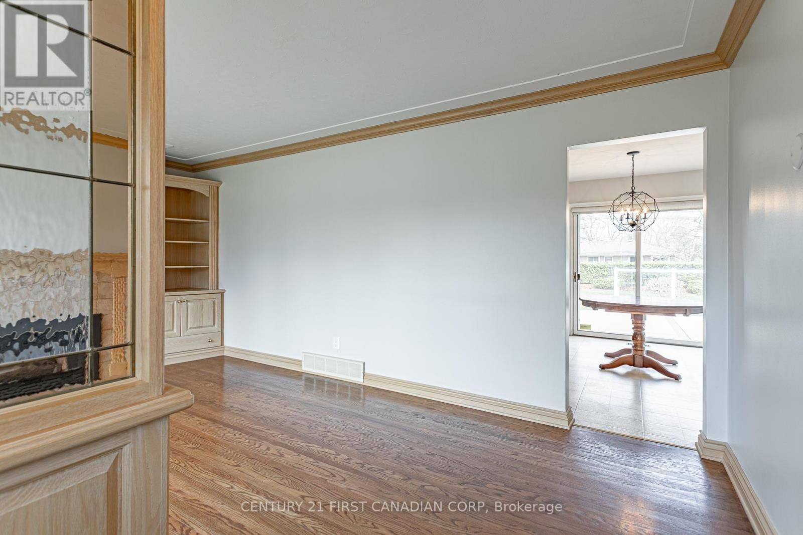 256 SOUTHCREST DRIVE Image 8