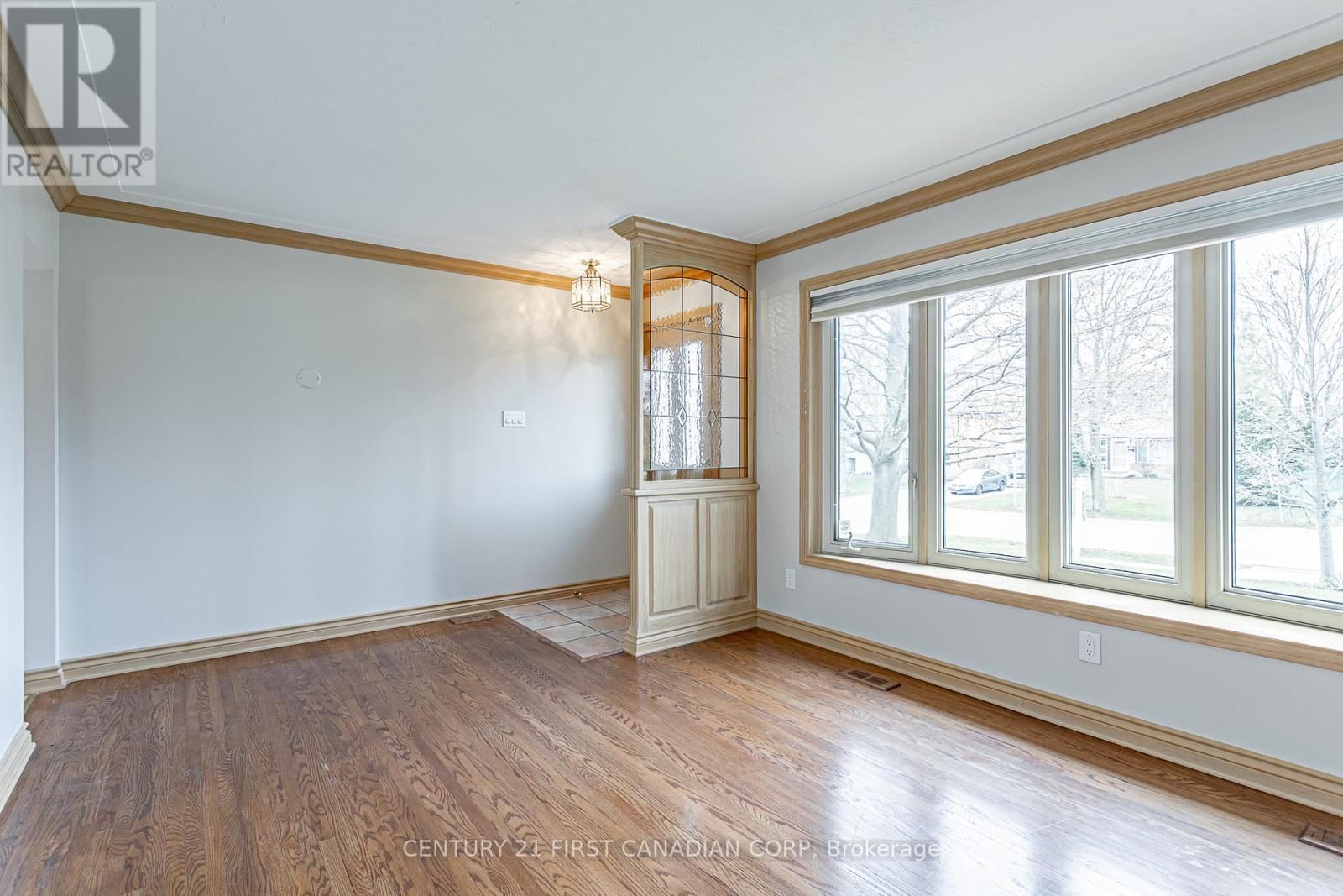 256 SOUTHCREST DRIVE Image 9