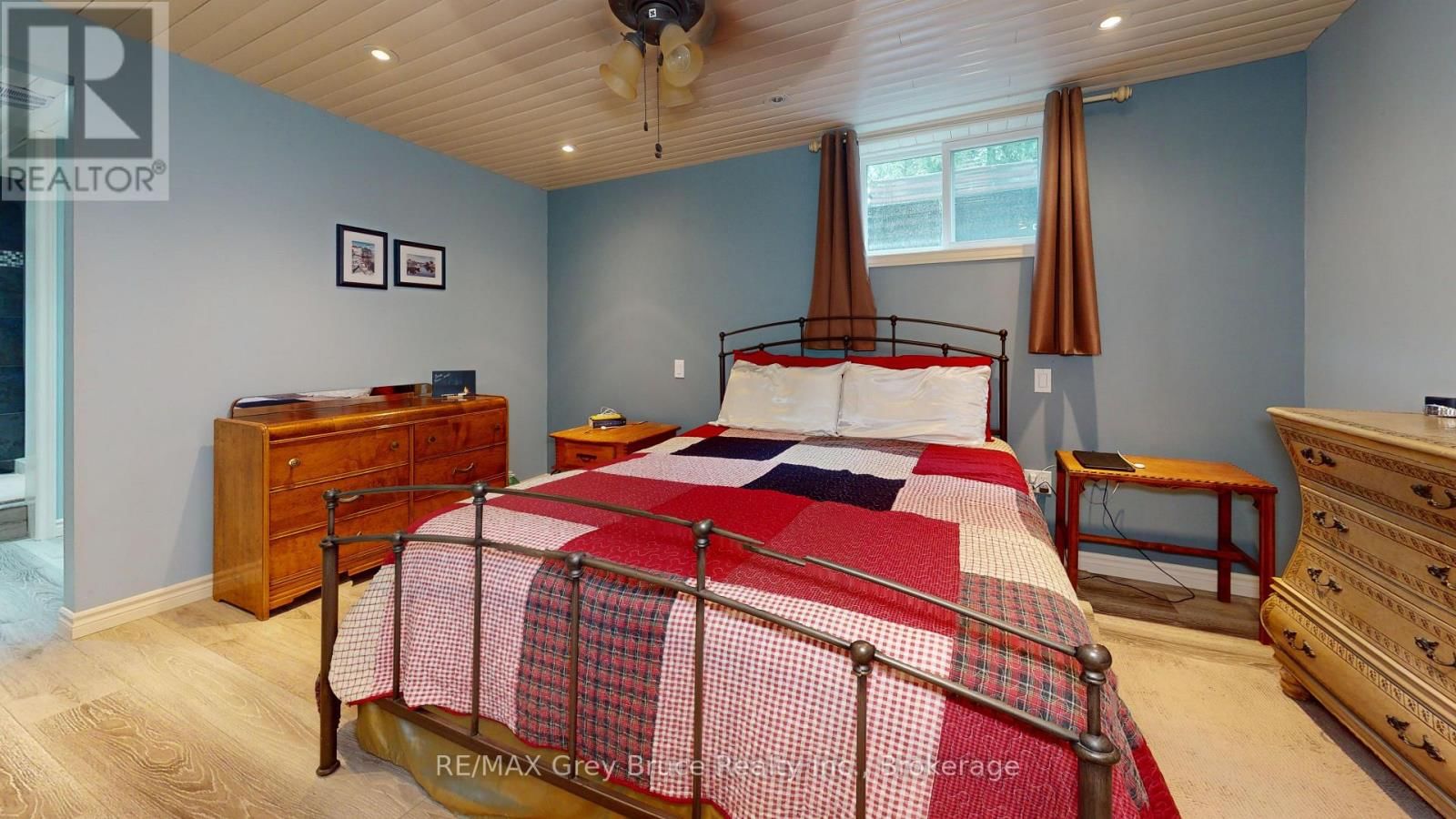 32 GARAFRAXA STREET Image 21