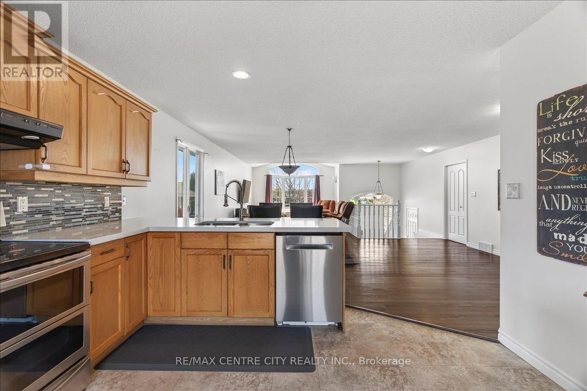 71 MIDDLESEX DRIVE Image 14