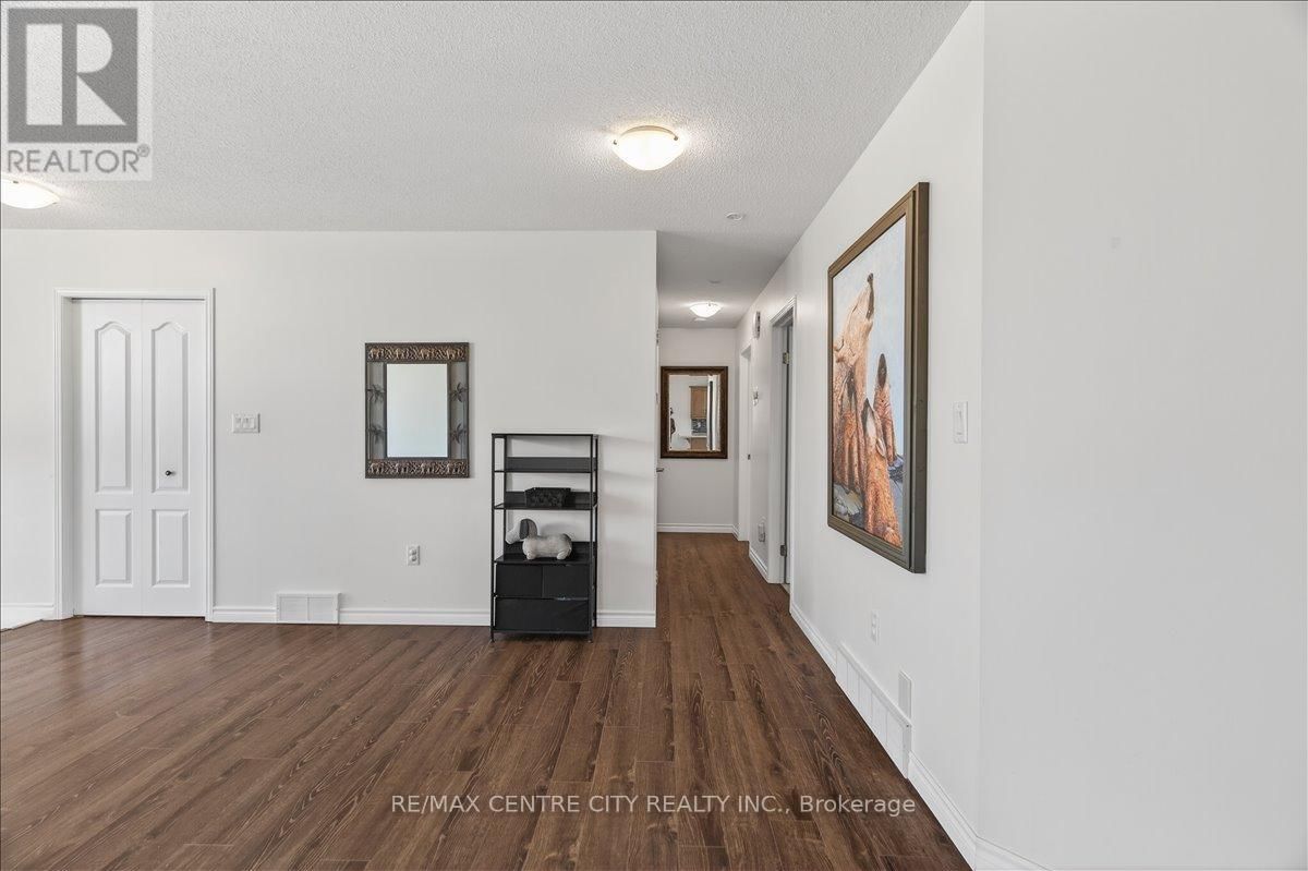 71 MIDDLESEX DRIVE Image 15