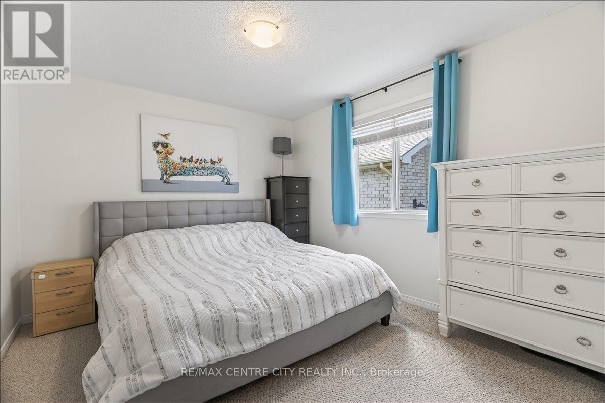 71 MIDDLESEX DRIVE Image 18