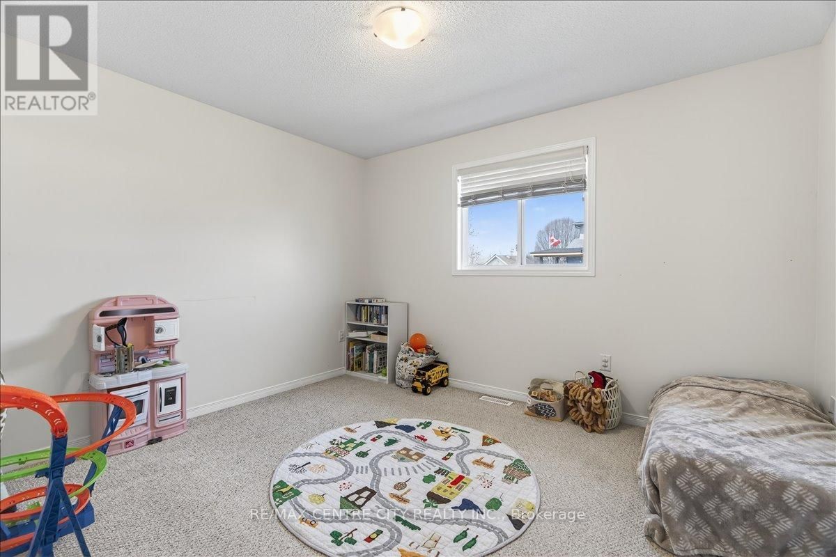 71 MIDDLESEX DRIVE Image 20