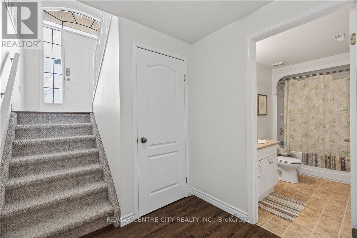 71 MIDDLESEX DRIVE Image 23