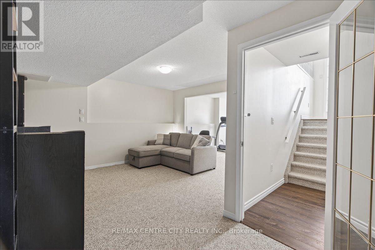 71 MIDDLESEX DRIVE Image 25