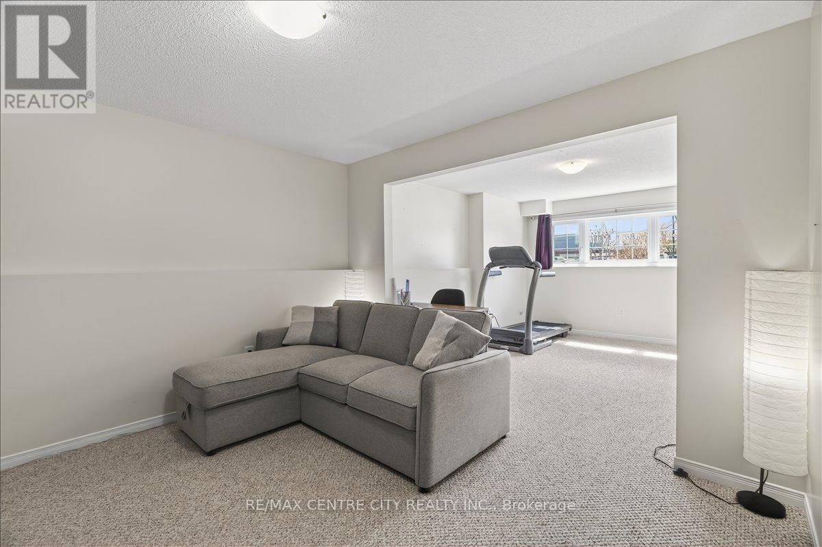 71 MIDDLESEX DRIVE Image 26