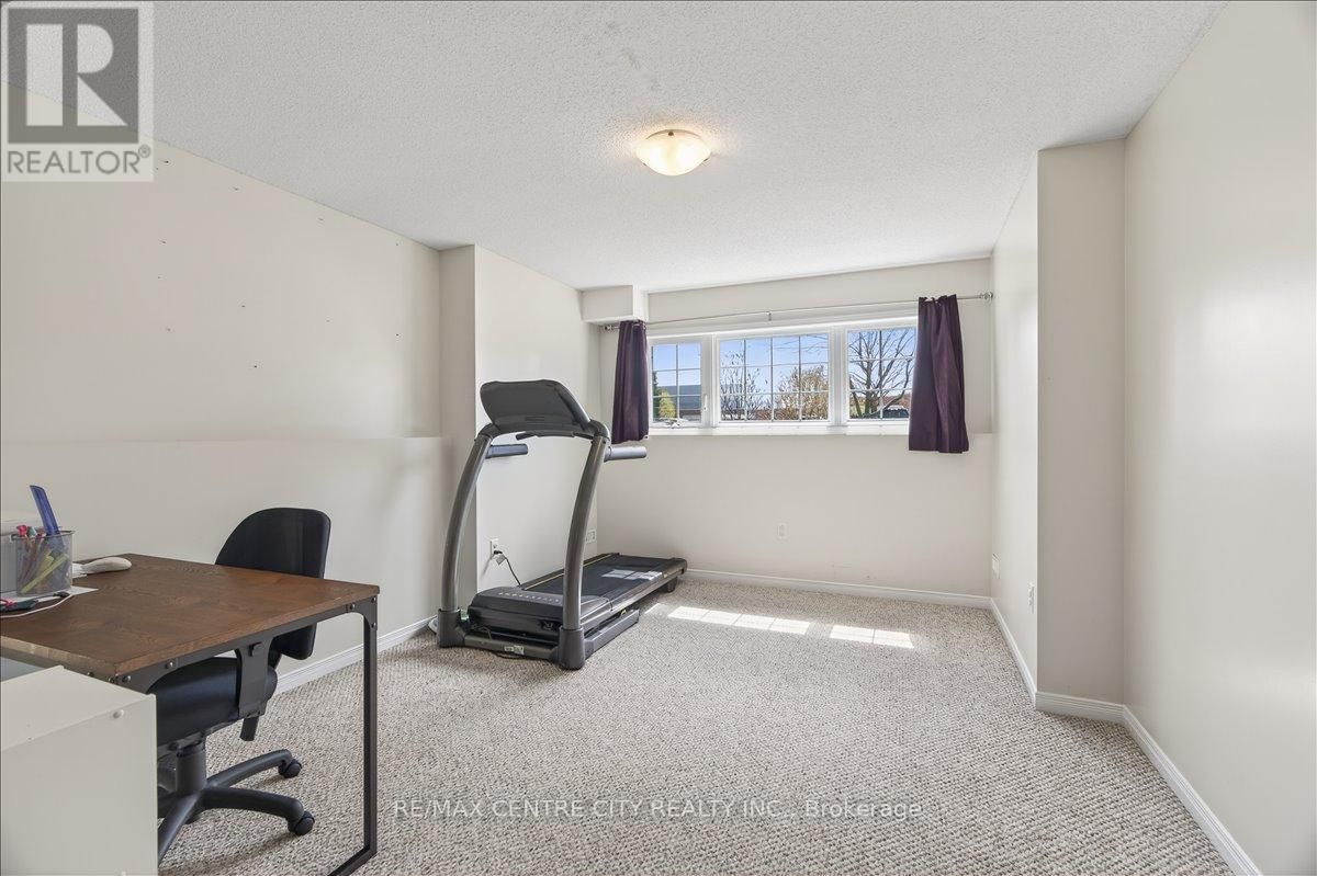 71 MIDDLESEX DRIVE Image 27