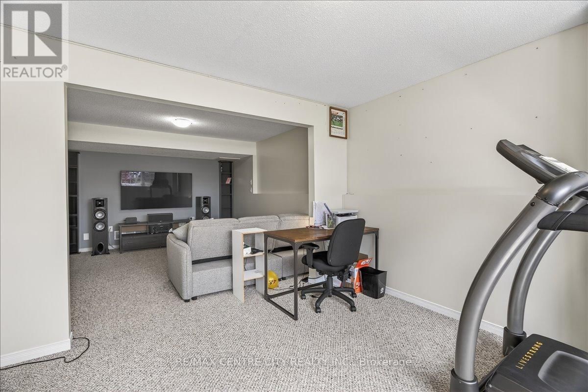 71 MIDDLESEX DRIVE Image 28