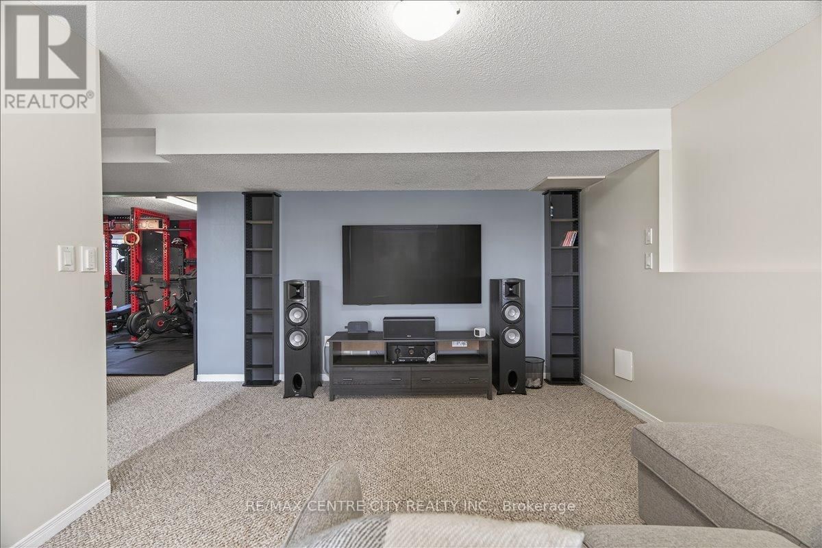 71 MIDDLESEX DRIVE Image 29