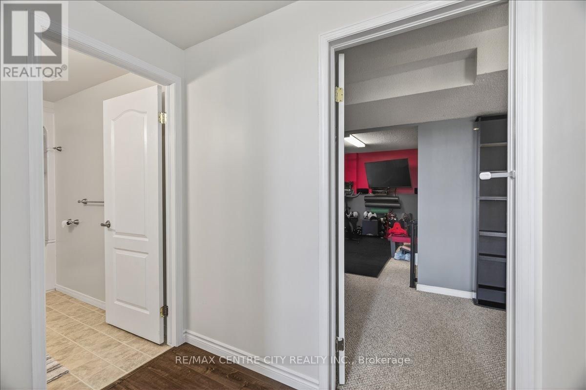 71 MIDDLESEX DRIVE Image 30