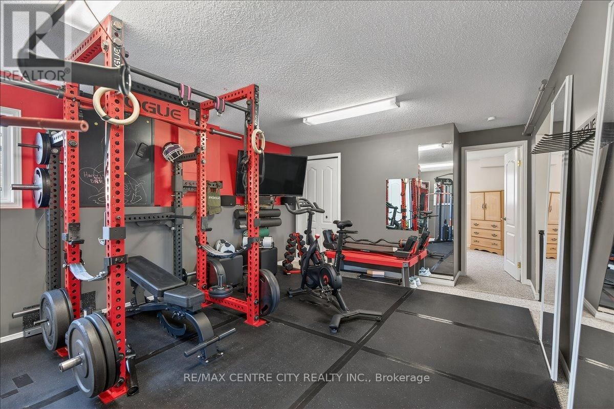 71 MIDDLESEX DRIVE Image 32