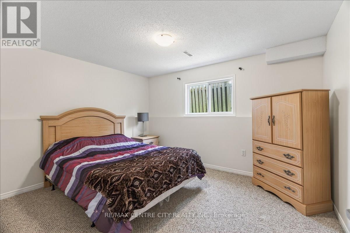 71 MIDDLESEX DRIVE Image 33