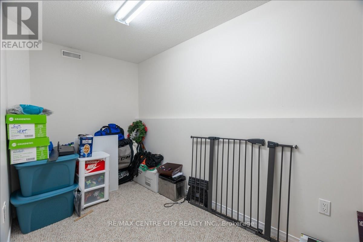 71 MIDDLESEX DRIVE Image 36