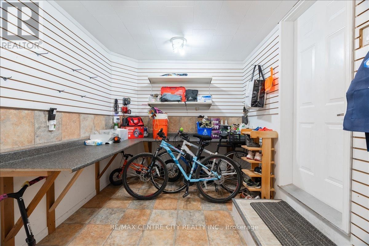 71 MIDDLESEX DRIVE Image 38