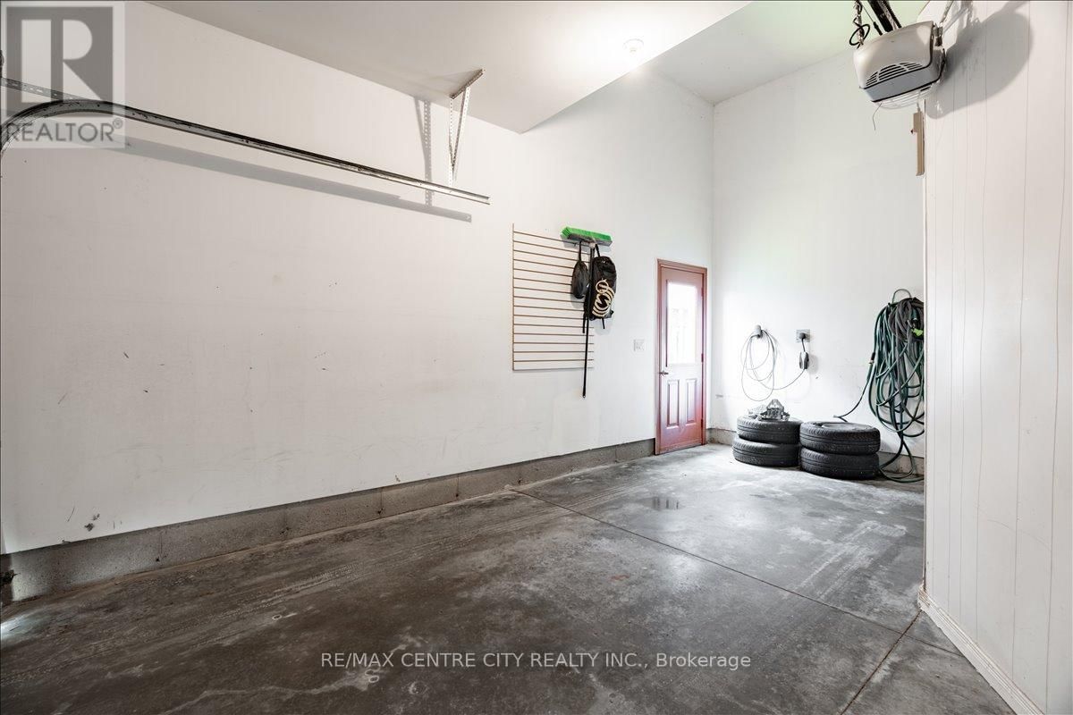 71 MIDDLESEX DRIVE Image 39