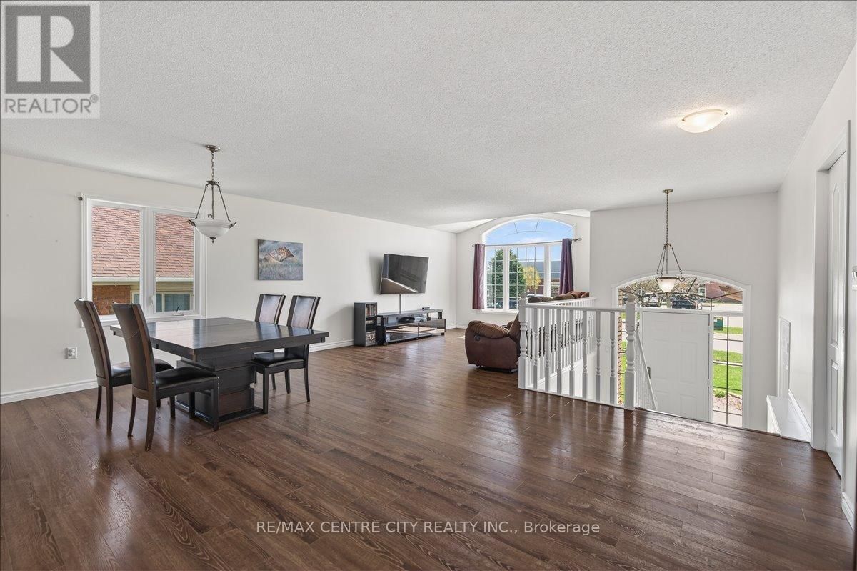 71 MIDDLESEX DRIVE Image 9