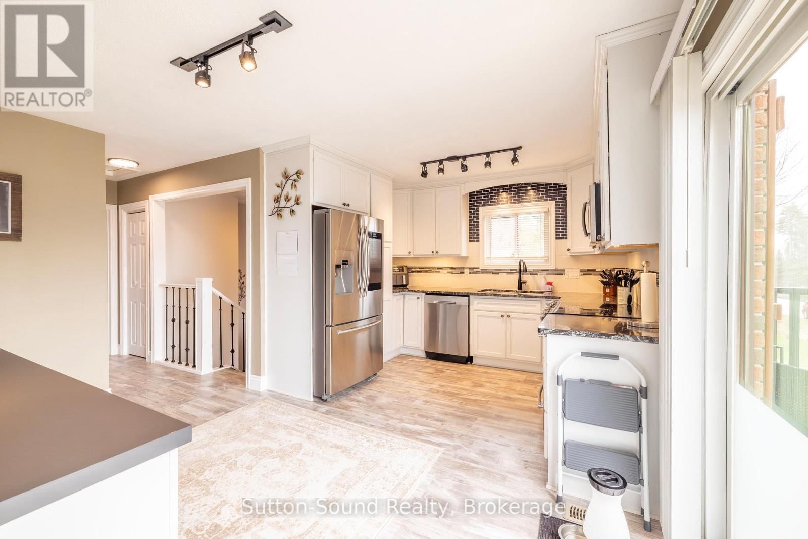 138 MACINTOSH DRIVE Image 12