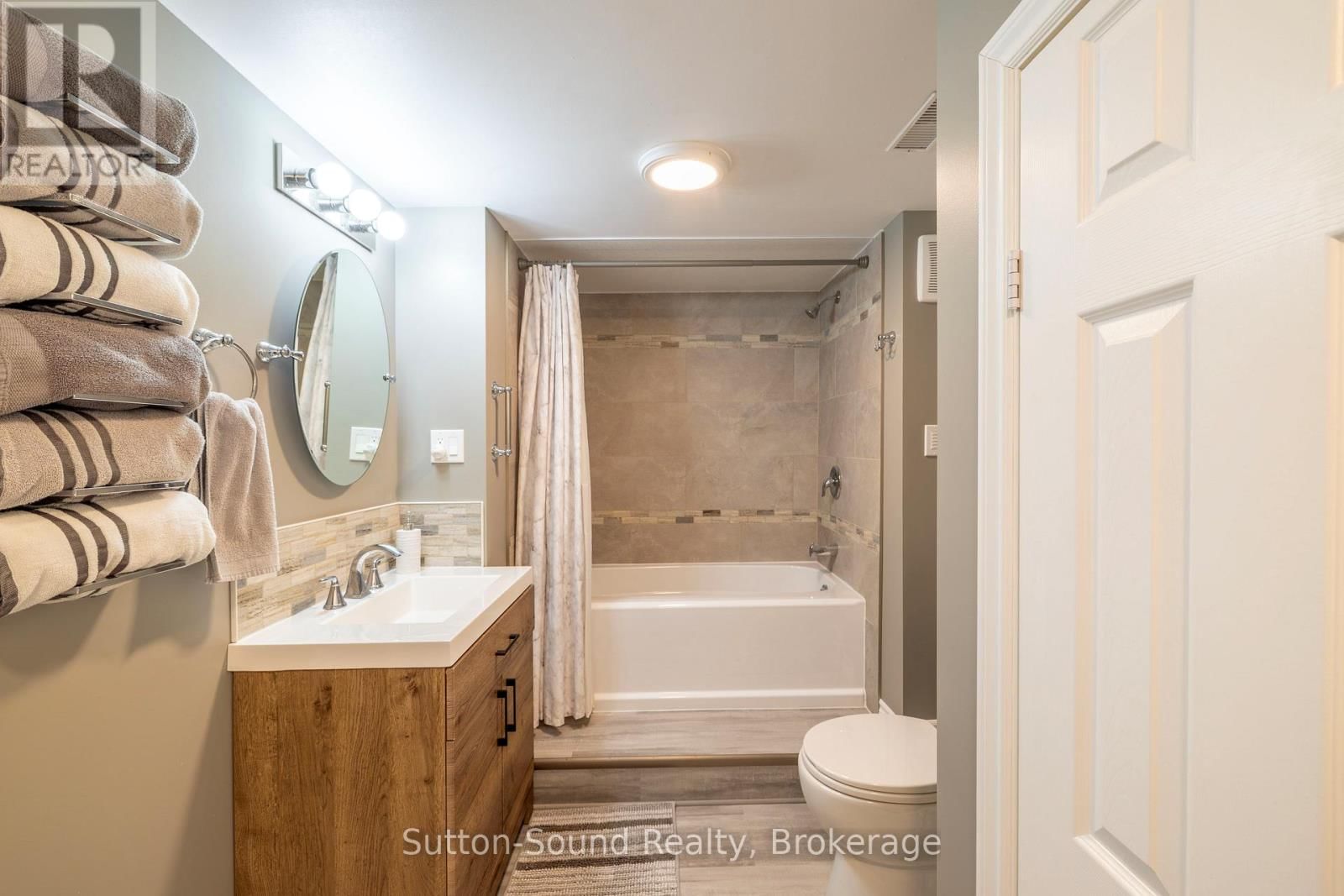 138 MACINTOSH DRIVE Image 24