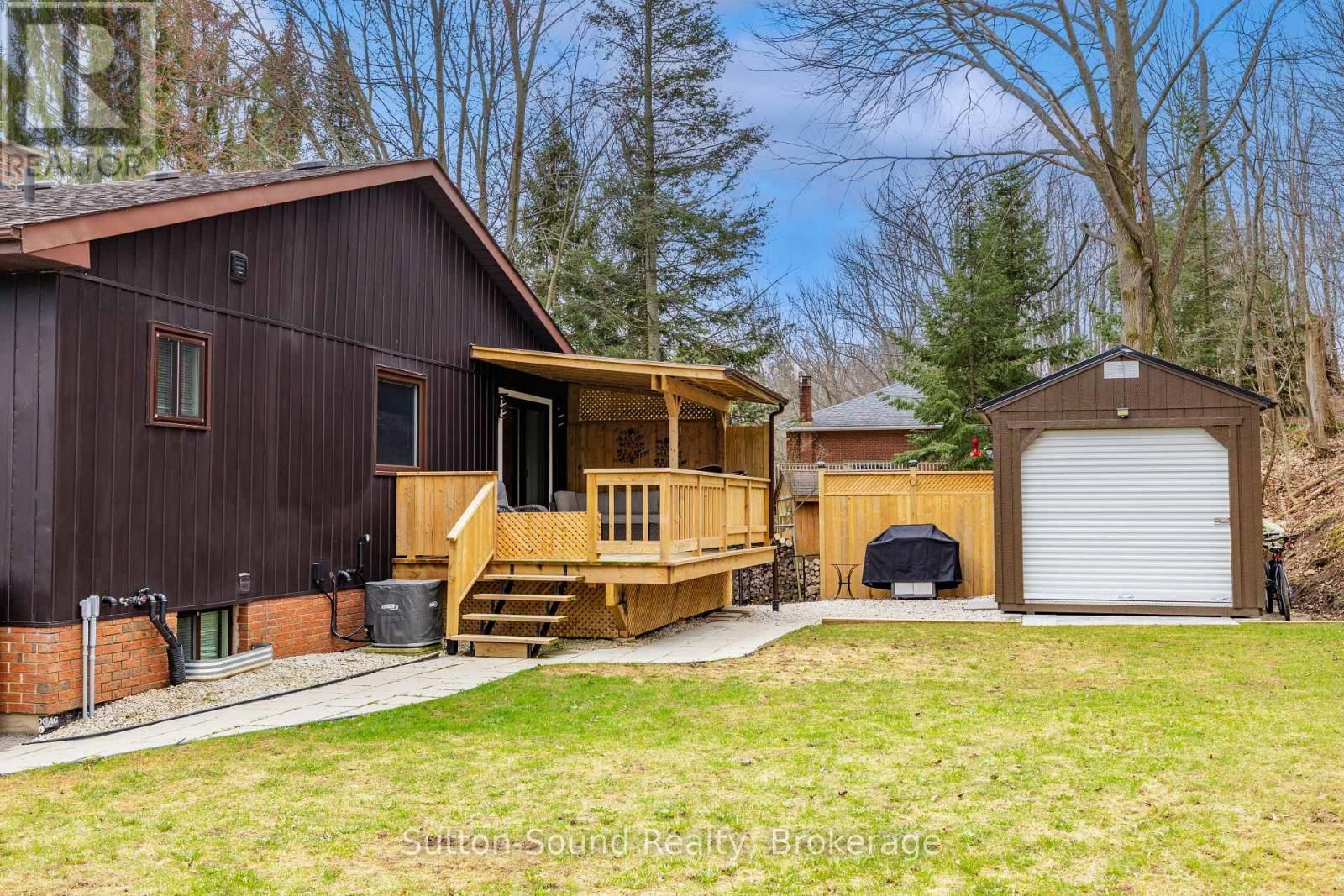 138 MACINTOSH DRIVE Image 33