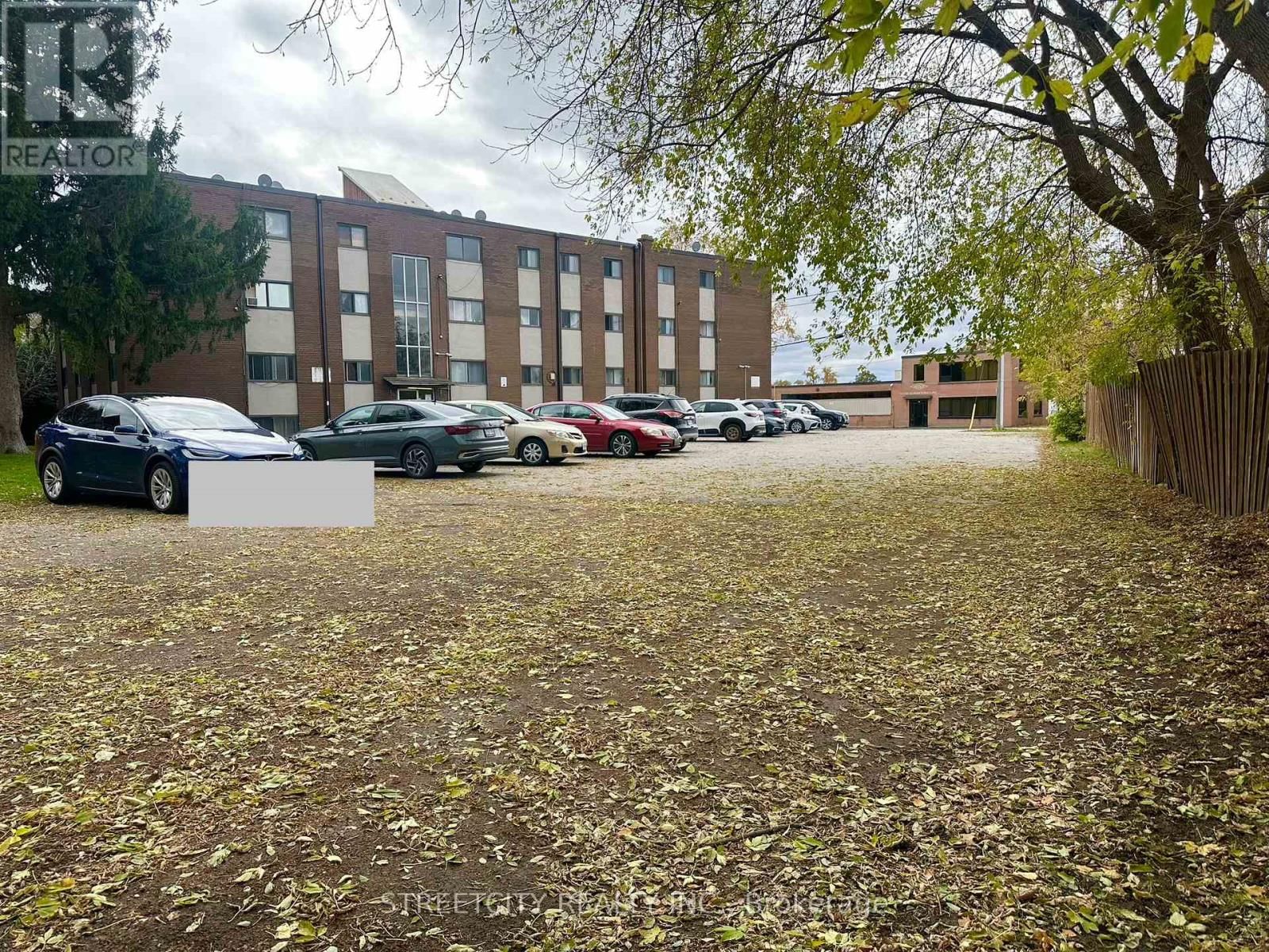 26 - 220 ASHLAND AVENUE EAST Image 13