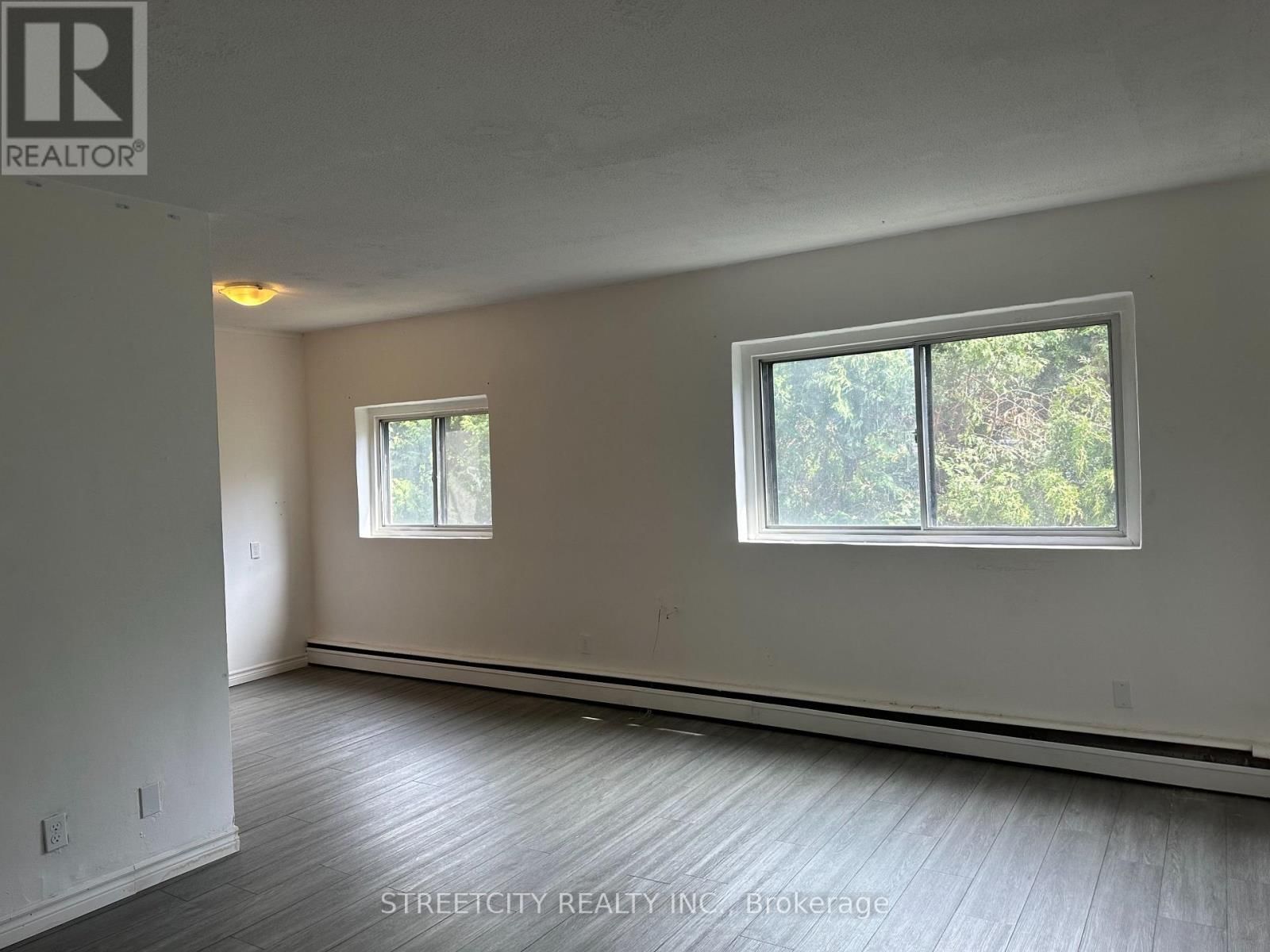 26 - 220 ASHLAND AVENUE EAST Image 5