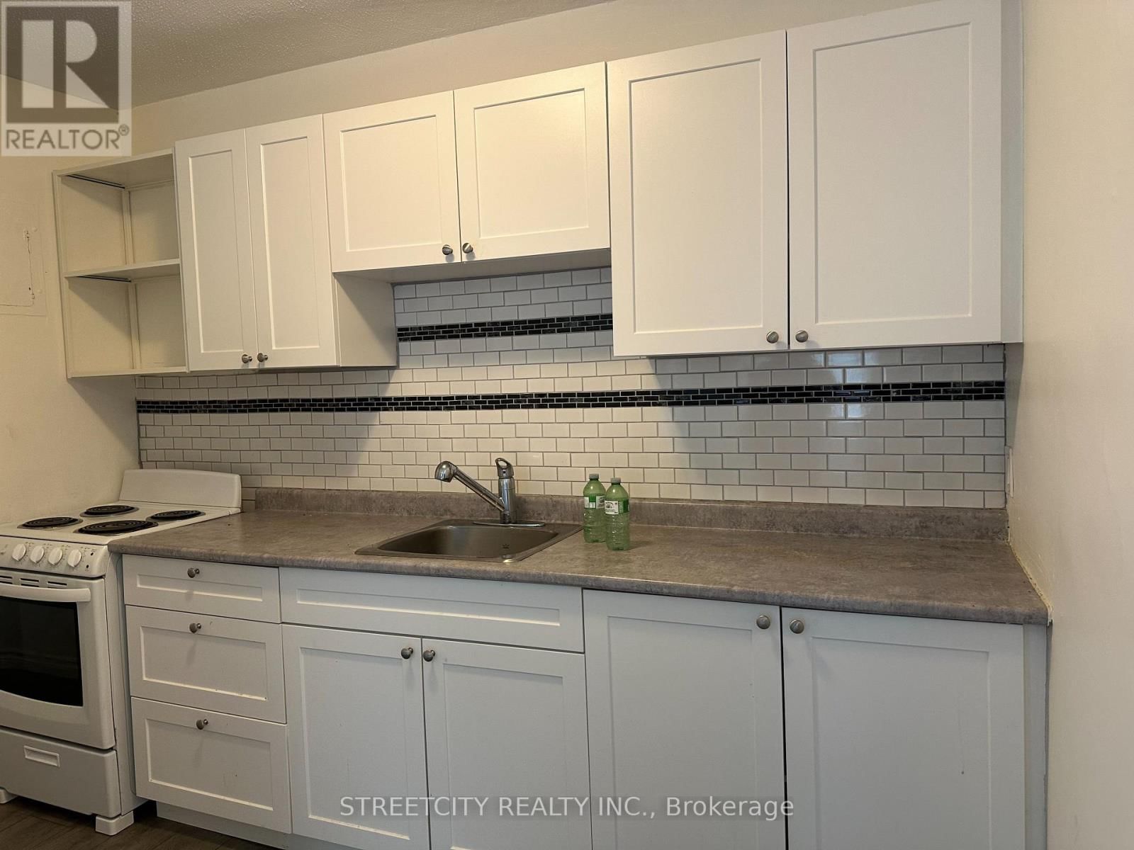 26 - 220 ASHLAND AVENUE EAST Image 6